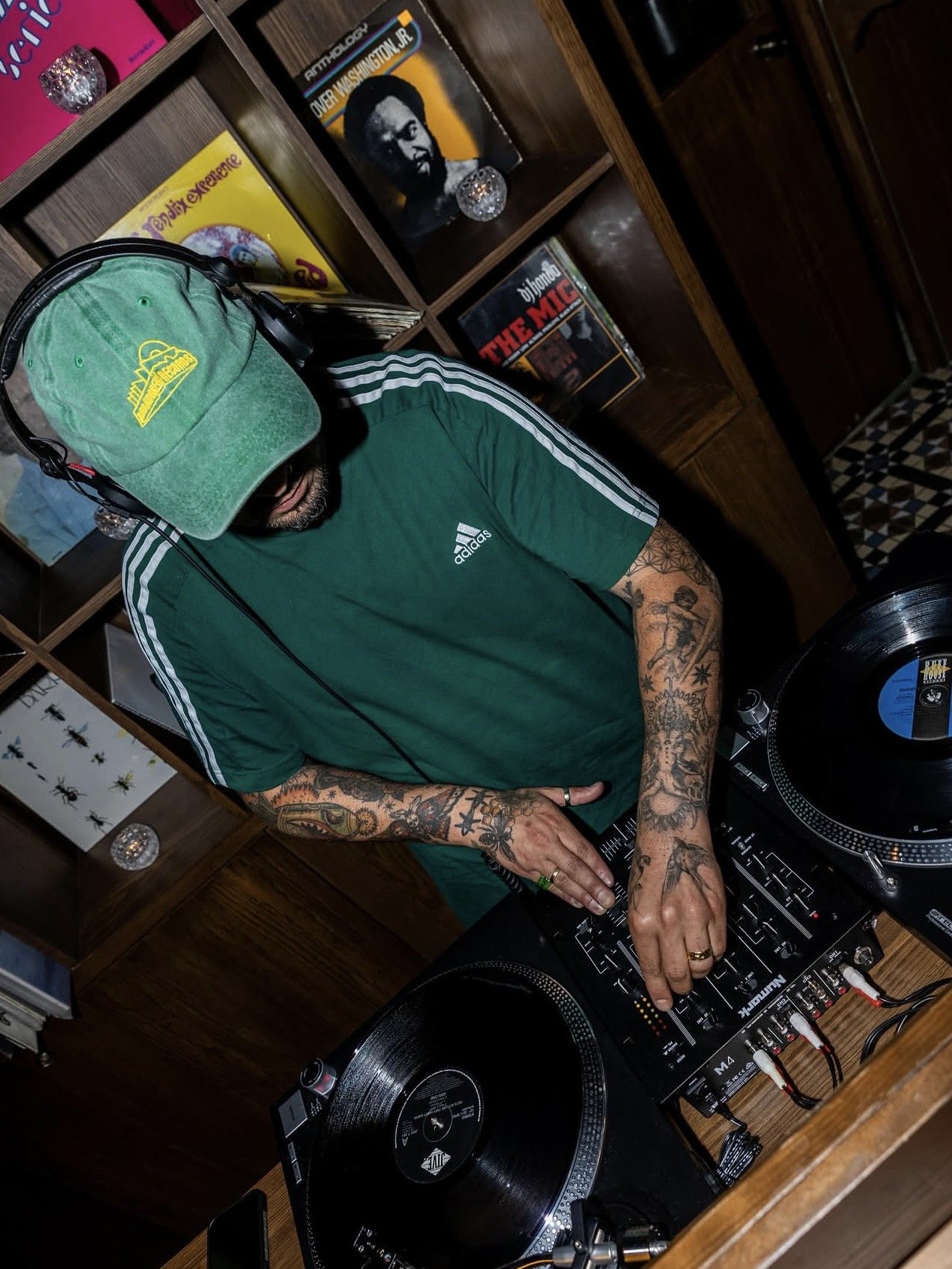 Ivis & Oléa, DJ on vinyl through the afternoon
