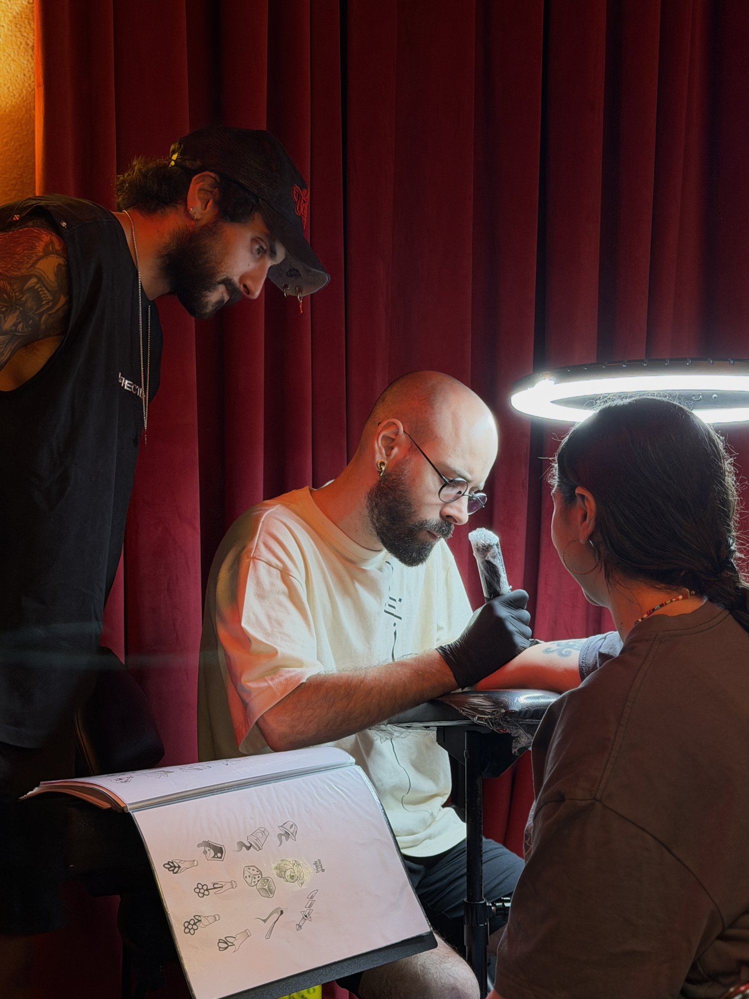 Ivis & Oléa, resident artist tattooing at the brunch station
